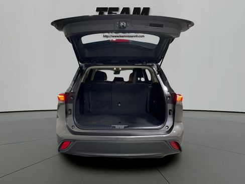Used 2023 Toyota Highlander L FWD image 6