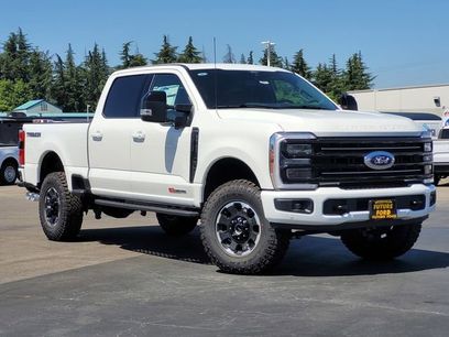 New 2025 Ford F350 Platinum w/ Tremor Off-Road Package