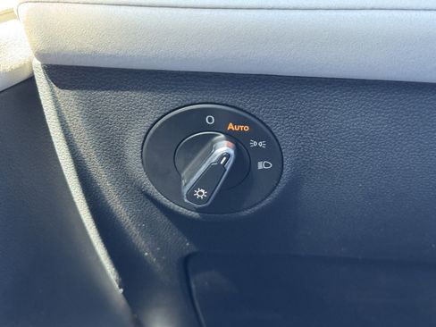 New 2025 Volkswagen Taos SE image 25