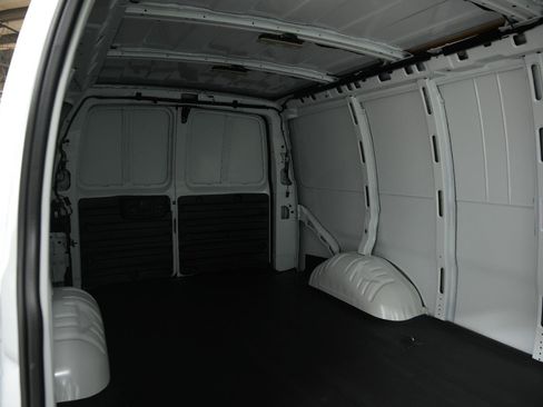 New 2026 GMC Savana 2500 Extended RWD image 15