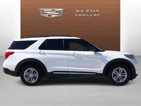 Used 2023 Ford Explorer XLT image 6