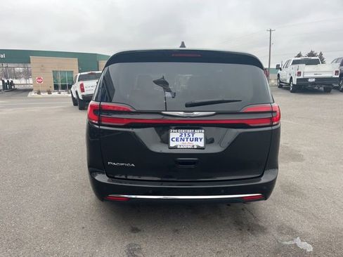 Used 2023 Chrysler Pacifica Touring-L FWD image 9