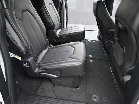 New 2026 Chrysler Pacifica Select image 37
