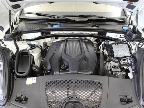 Used 2023 Porsche Macan Turbo AWD/4WD image 33
