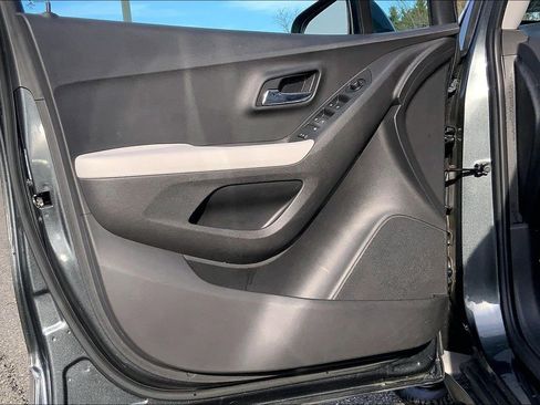 Used 2020 Chevrolet Trax LS image 19