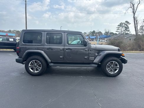 Used 2020 Jeep Wrangler Unlimited Sahara image 6