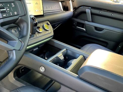 Used 2025 Land Rover Defender 130 S image 19