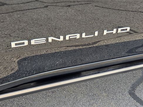 Used 2025 GMC Sierra 2500 Denali Ultimate w/ Max Trailering Package image 8