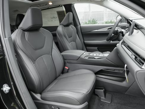 Certified 2026 INFINITI QX60 Luxe w/ Family Package FWD image 39