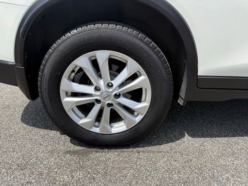 Used 2016 Nissan Rogue SV w/ SV Premium Package AWD/4WD image 26