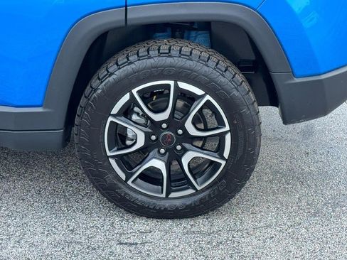 Used 2025 Jeep Compass Trailhawk AWD/4WD image 8