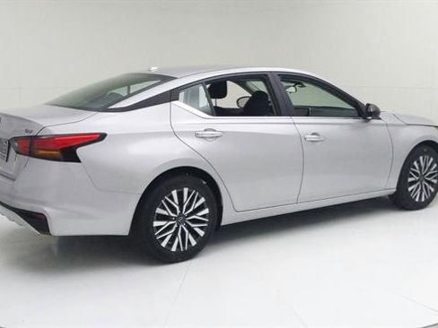 Certified 2024 Nissan Altima 2.5 SV image 7