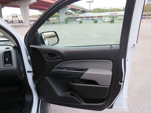 Used 2016 Chevrolet Colorado W/T image 16