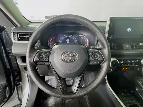 Used 2025 Toyota RAV4 XLE AWD/4WD image 11
