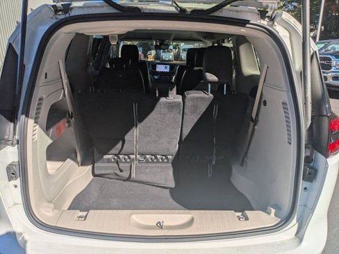 Certified 2022 Chrysler Pacifica Touring-L FWD image 30