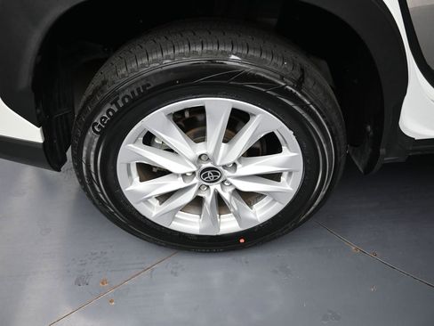 Certified 2022 Toyota Corolla Cross LE image 24