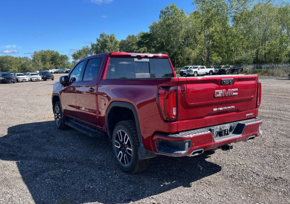Used 2025 GMC Sierra 1500 AT4 w/ Technology Package AWD/4WD image 8