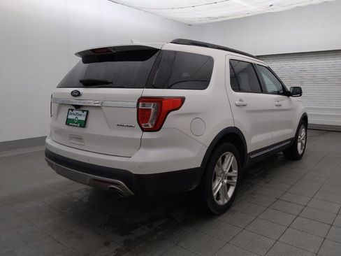 Used 2016 Ford Explorer XLT w/ Equipment Group 202A FWD image 9