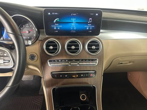 Used 2020 Mercedes-Benz GLC 300 image 30