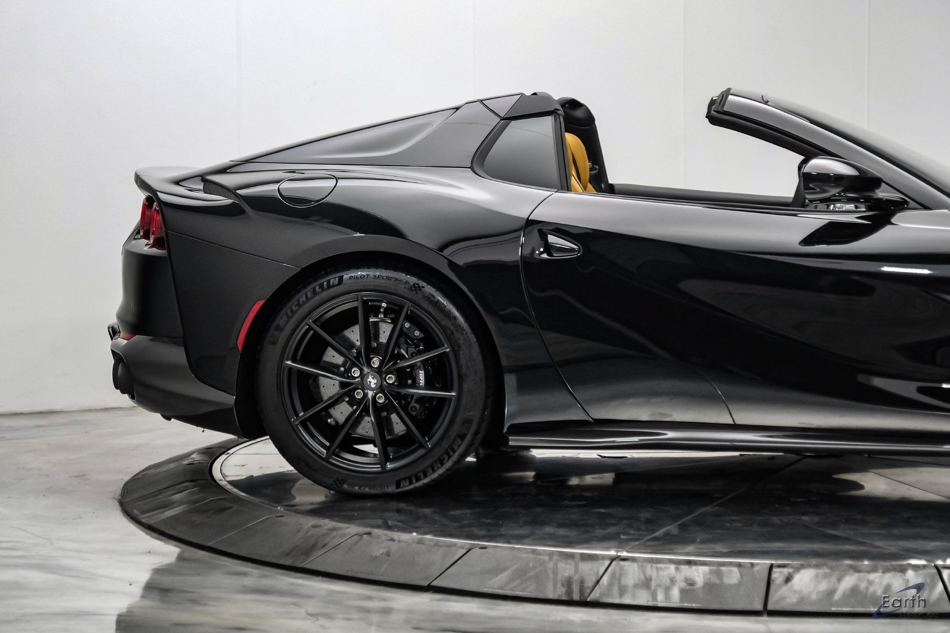 Used 2022 Ferrari 812 GTS RWD image 28