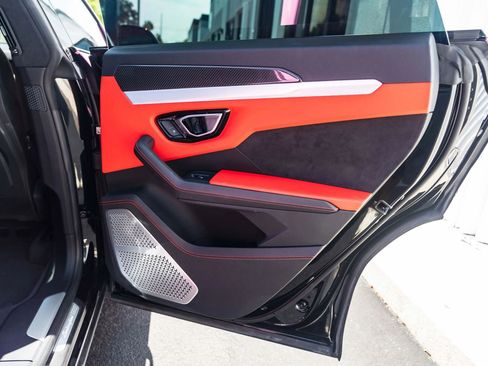 Used 2020 Lamborghini Urus AWD/4WD image 25