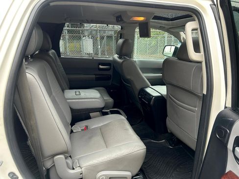 Used 2014 Toyota Sequoia Platinum image 17