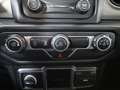 Used 2020 Jeep Wrangler Sport image 29