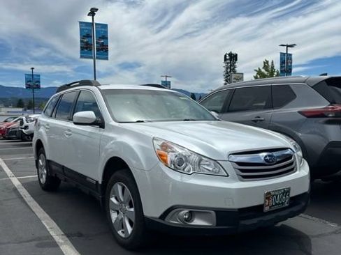 Used 2011 Subaru Outback 2.5i Premium AWD/4WD image 2