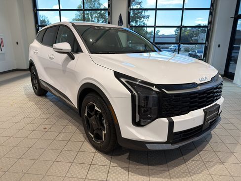 Used 2026 Kia Sportage EX image 7