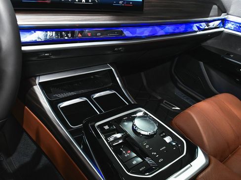 Used 2025 BMW 760i xDrive image 49