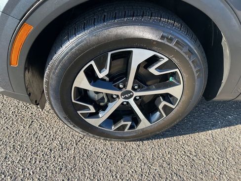 Used 2023 Kia Sportage EX image 12