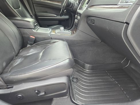 Used 2019 Chrysler 300 Limited image 15