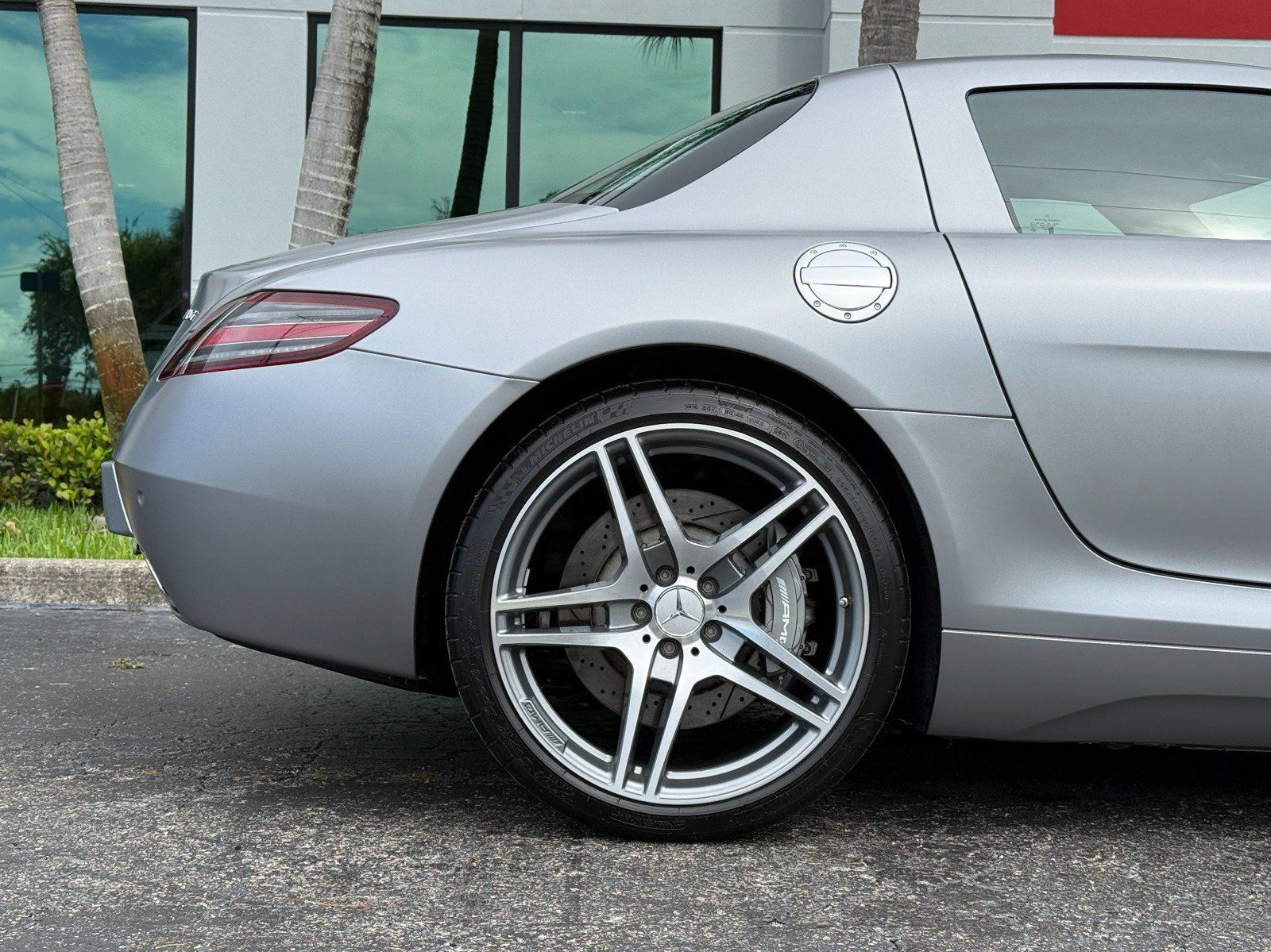 Used 2012 Mercedes-Benz SLS AMG Coupe image 4