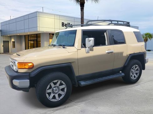 Used 2014 Toyota FJ Cruiser 4WD w/ Upgrade Package image 2