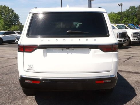 Used 2023 Jeep Wagoneer 4WD w/ Premium Group I image 6