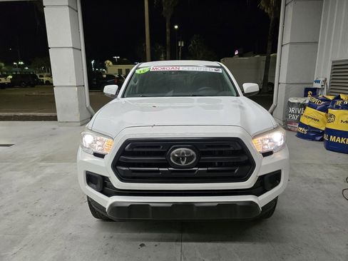 Used 2018 Toyota Tacoma SR image 9