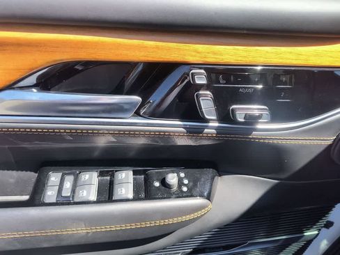 Used 2022 Jeep Grand Wagoneer Series III w/ Flexible Seating Group AWD/4WD image 13