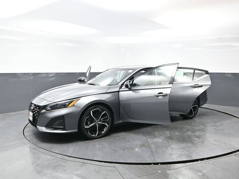 Used 2024 Nissan Altima 2.5 SR image 54