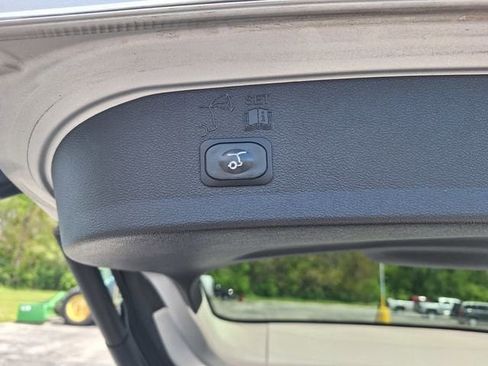 Used 2017 Ford Escape SE w/ Equipment Group 201A AWD/4WD image 16