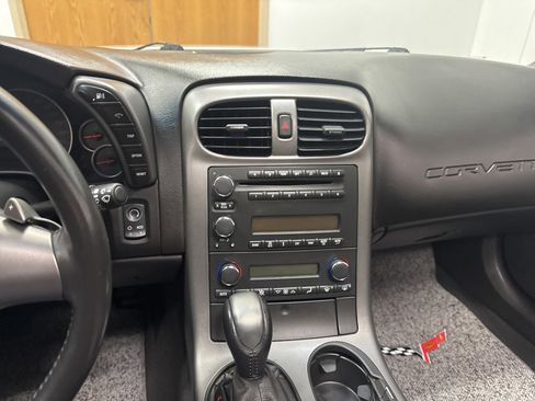 Used 2006 Chevrolet Corvette Coupe w/ Preferred Equipment Group RWD image 12