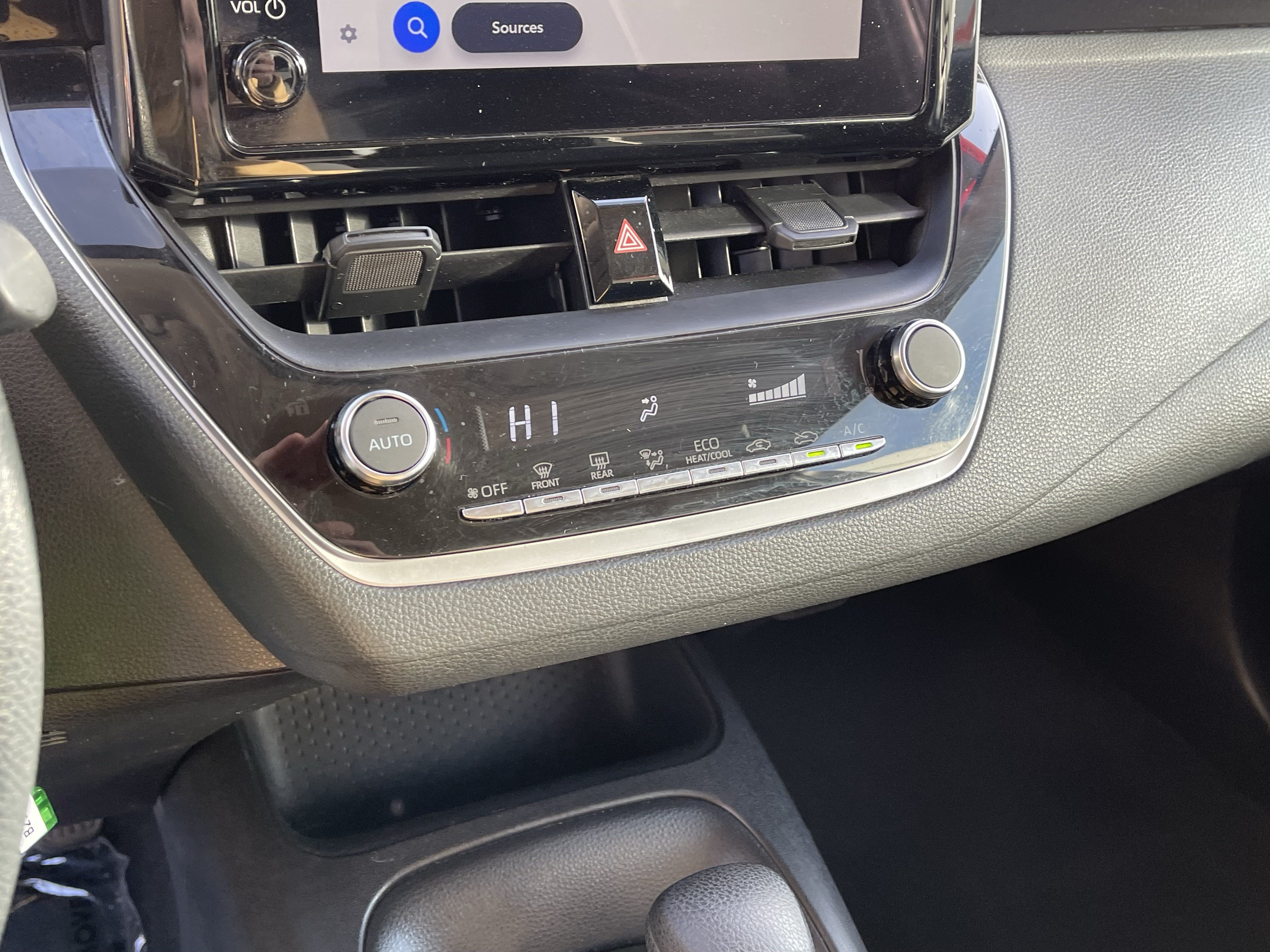 Certified 2025 Toyota Corolla LE FWD image 21