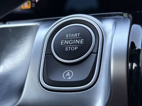 Used 2025 Mercedes-Benz GLB 250 4MATIC image 8