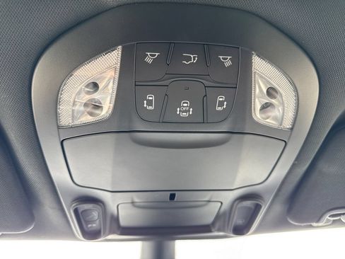 Used 2026 Chrysler Pacifica Limited FWD image 25