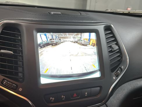 Certified 2023 Jeep Cherokee Altitude Lux w/ Mopar Interior Package AWD/4WD image 17