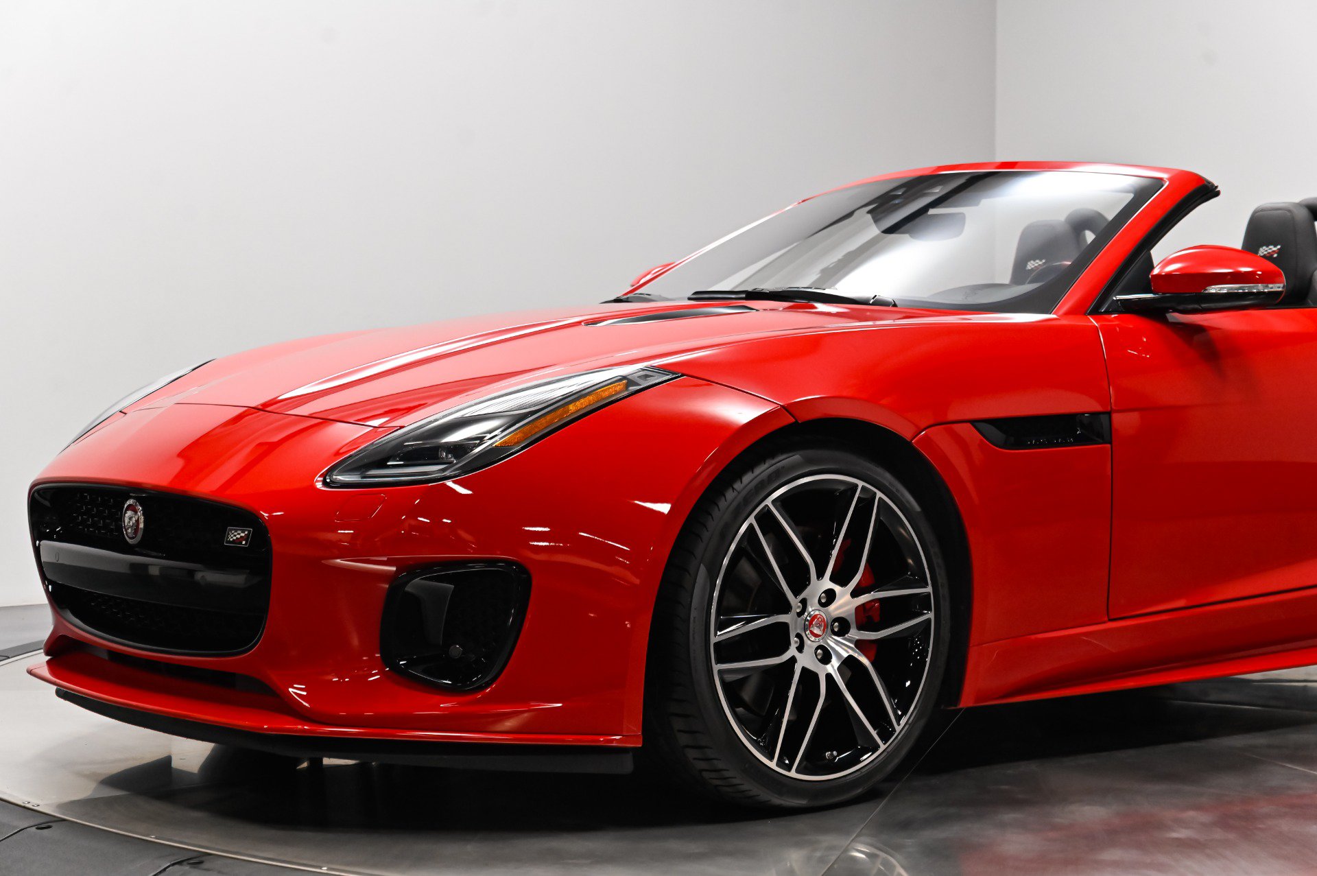 Used 2020 Jaguar F-TYPE Convertible RWD image 3