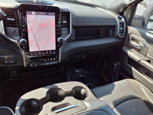 Used 2026 RAM 2500 Laramie AWD/4WD image 3