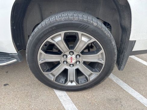 Used 2019 GMC Yukon Denali image 4