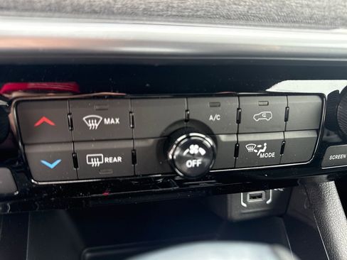 New 2026 Jeep Compass Latitude image 24