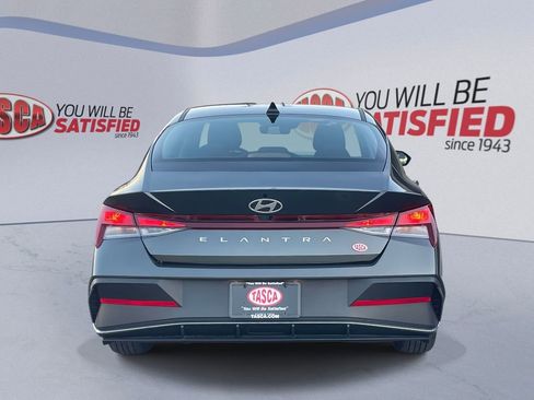 Used 2024 Hyundai Elantra SEL FWD image 7
