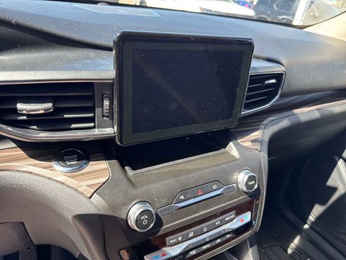 Used 2020 Ford Explorer Limited image 7